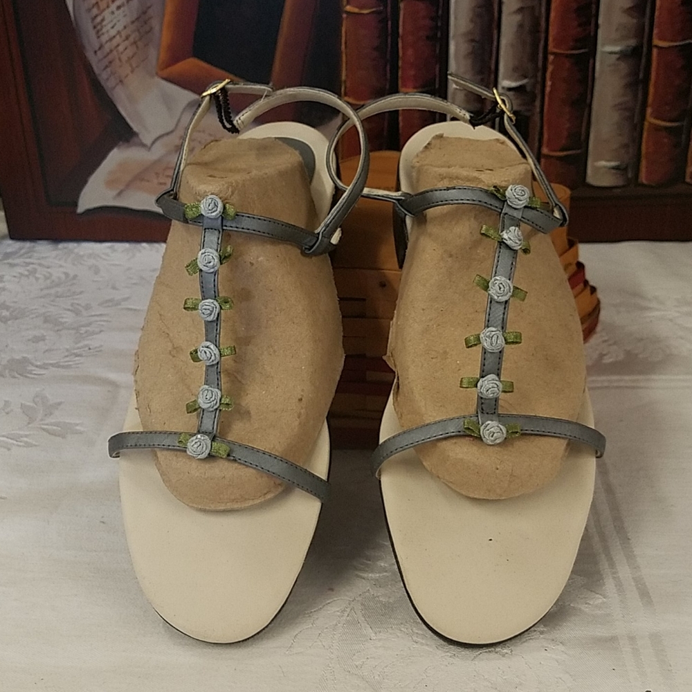 New York Transit Gray Sandals with Rosettes Shoes size 10